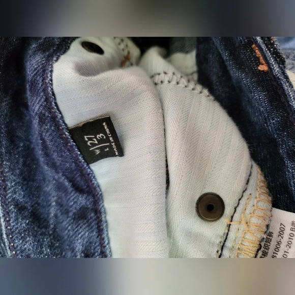 đź’•Abercrombie & Fitch distressed raw hem shorts - Picture 7 of 8